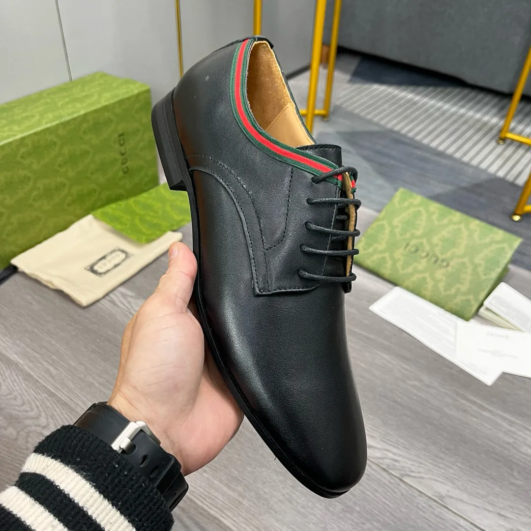 Ex-factory price: 480💰-(Gucci) men’s loafers! Genuine molded horsebit, a classic must-have for your shoe cabinet! The feet are particularly delicate! This Gucci original version is a set last, and we are consistent with the counter! Therefore, it is more comfortable in terms of last shape and comfort! Take it to the counter and compare at will! Good shoes are more than just what they make! But grasp the essence from the inside out! Material: Imported first-layer cowhide! Genuine leather outsole imported from Italy, size: 39-44 (38/45 customized, non-refundable)